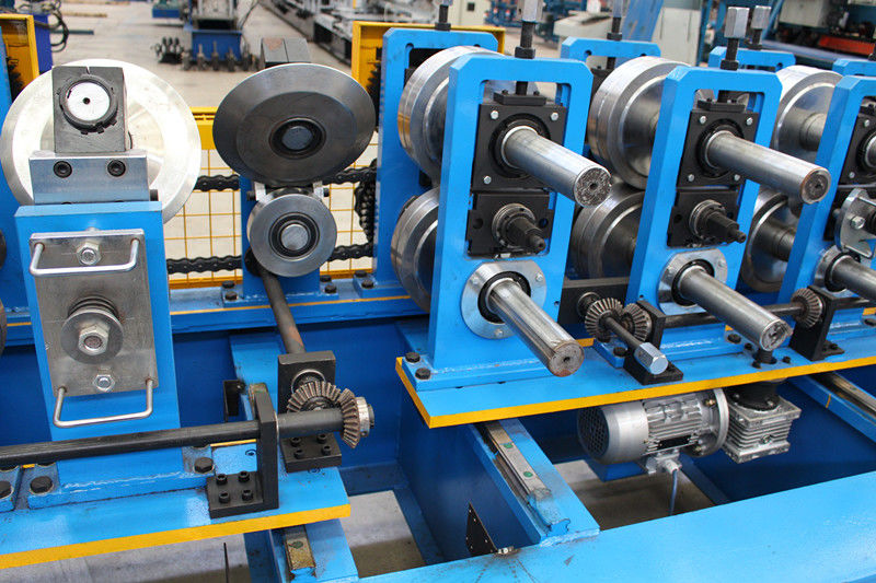 Bearing Leg CZ Purlin Roll Forming Machine Speed  Adjustable 10- 20 M / Min