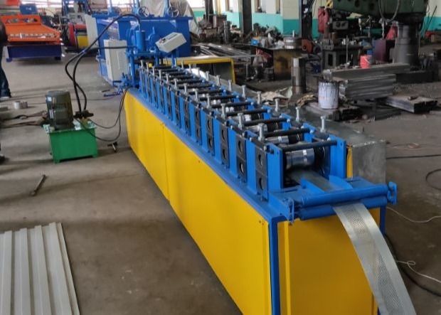 Punching Hollow Slat PPGL Shutter Door Roll Forming Machine For 0.8mm